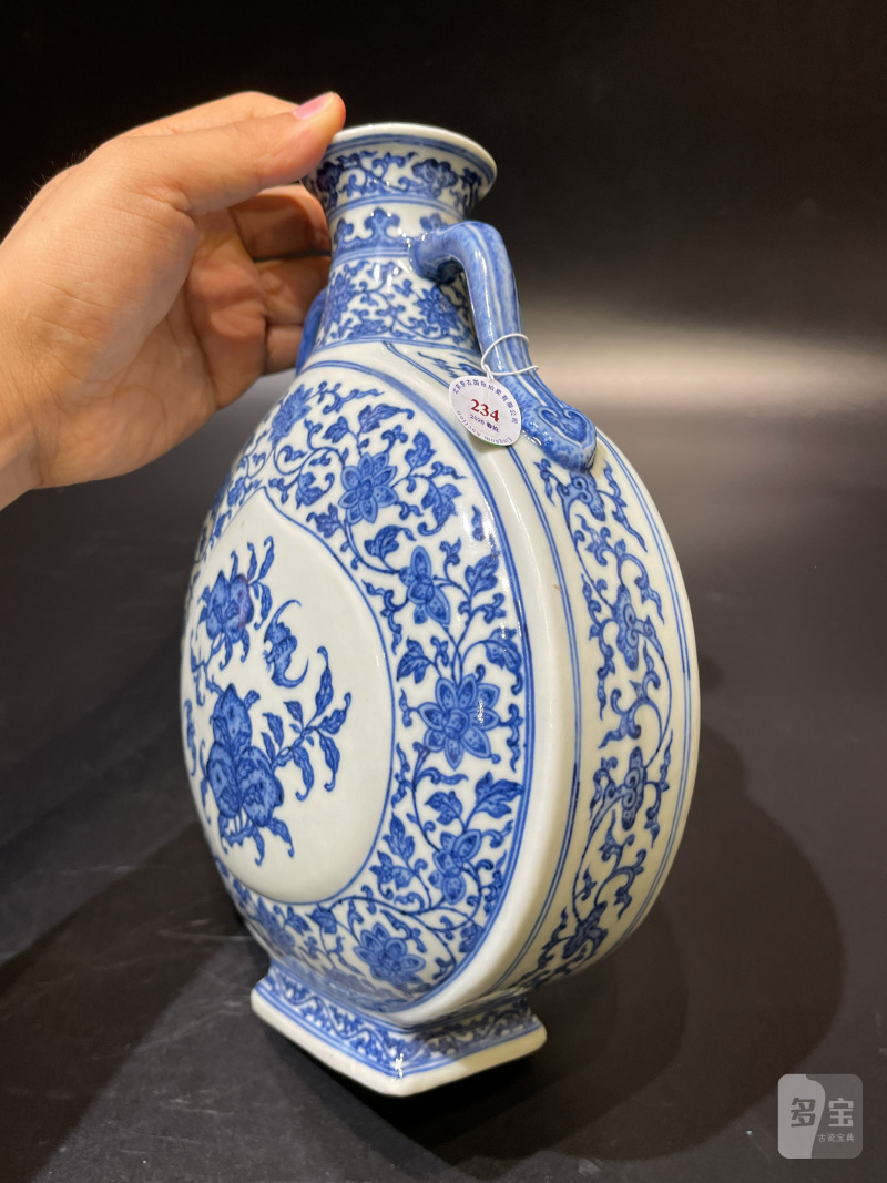 清 青花缠枝莲开光福寿纹杏圆抱月瓶 - 图6